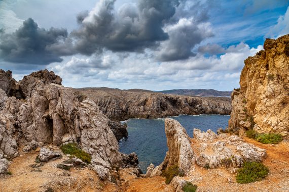 Cap Fornells schroffe Felsen